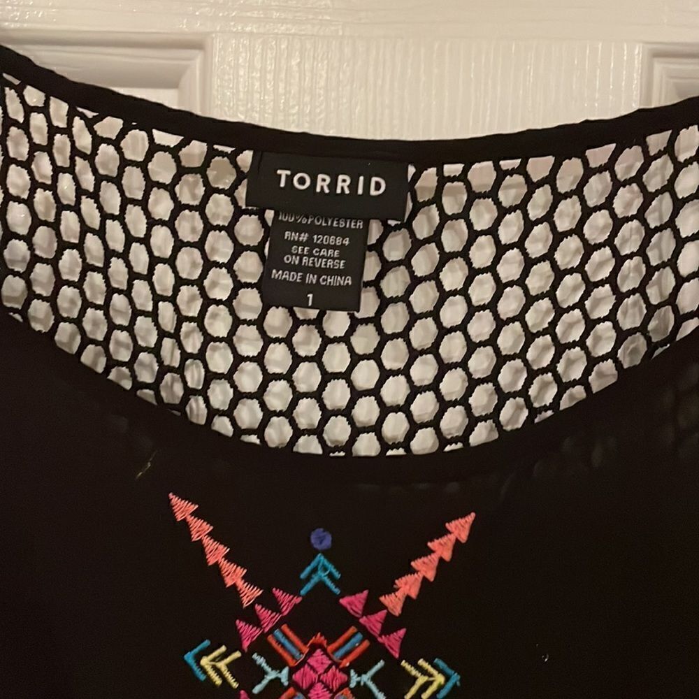 Torrid Aztec-y Flowy top 🌻 - Picture 4 of 9